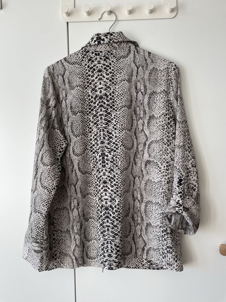 Only Camicette: STUDIO ONLY Bluse Hemd Gr. 36 Schlangenmuster Snake Print – Usato da Neukirch an der Thur venduto da bee88 1