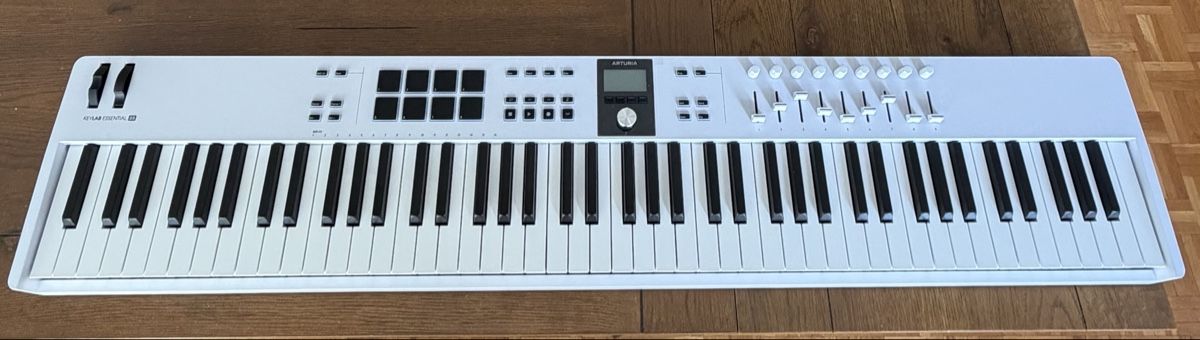 Strumenti musicali: Arturia KeyLab essential 88 mk3 – Nuovo e nell'imballaggio originale da ONEX venduto da bug_z7vc