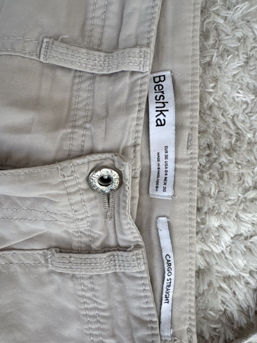 Bershka Pantaloni: Bershka Cargo Hose beige, Gr. 36 – Usato da Gächlingen venduto da anjuli_123 1