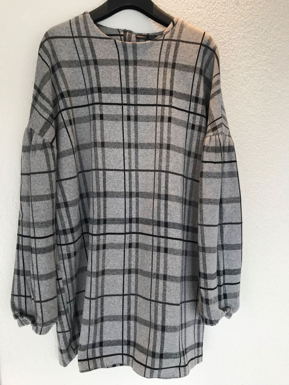 Zara Vestiti: Mini-Kleid im Oversize Style, warm & bequem – Usato da Dübendorf venduto da mon_p98h