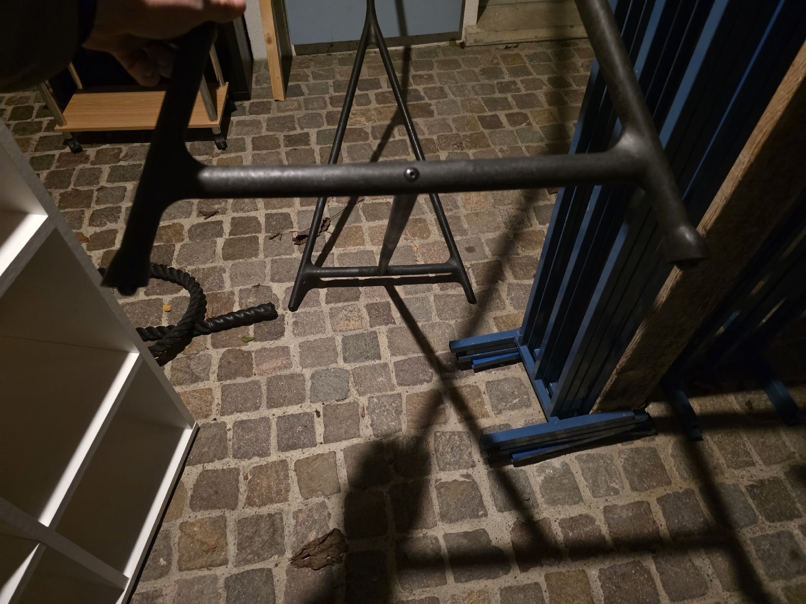Garderobe: Kleiderständer, sehr stabil, Top Zustand! – Gebraucht aus Winterthur von DeRiis 1