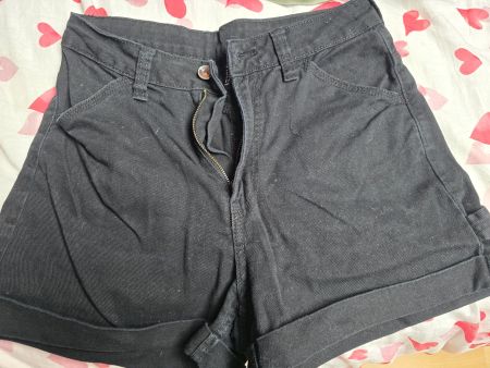 Schwarze Shorts, Grösse 36, perfekt für den Sommer!