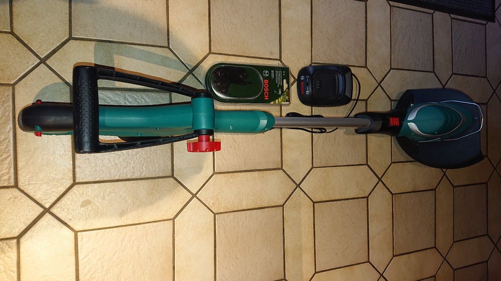 Bosch Akku Rasentrimmer inkl.Ersatzmesser Acheter sur Ricardo