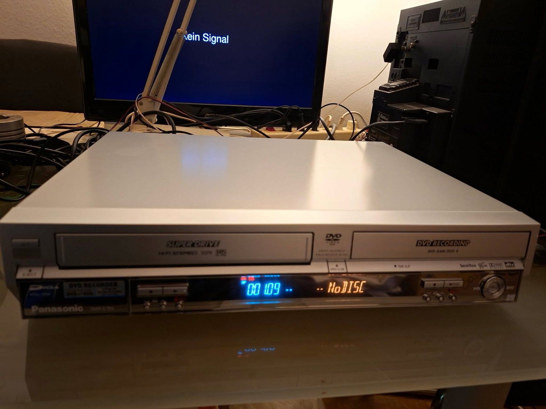 Panasonic Registratori: Panasonic DMR-E75V Kombi  DVD Recorder  und  VHS Recorder – Usato da Wittenbach venduto da Nostalgie1965 7