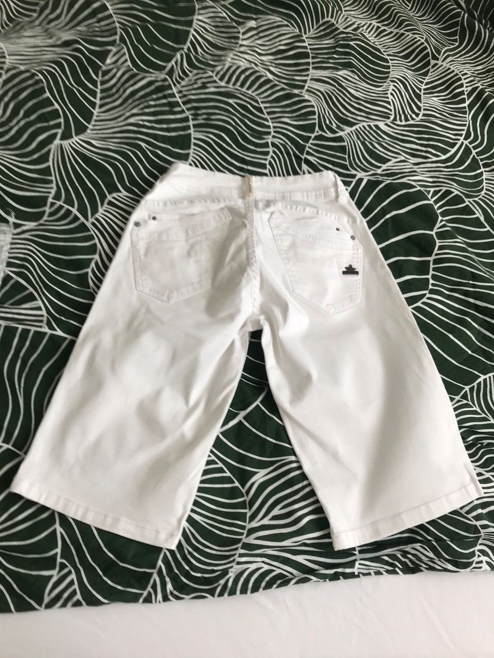 Pantaloni: Shorts Damen weiss Grösse XS – Usato da Au/ZH venduto da markthallerapperswil