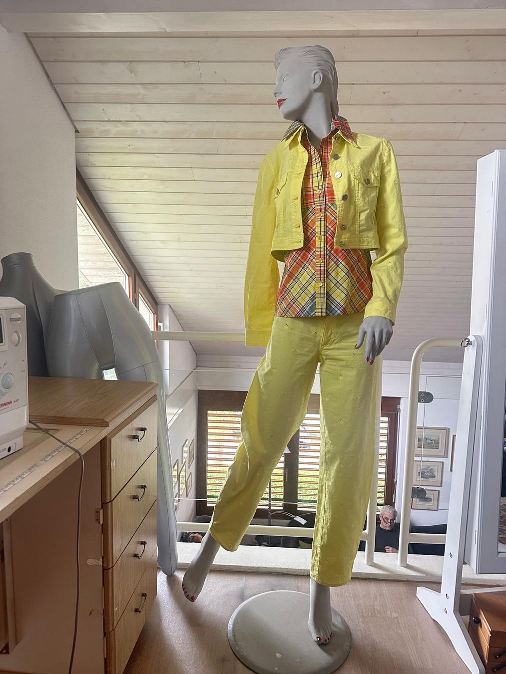 Escada Camicette: Neuwertige ärmellose Bluse von ESCADA – Usato da Neuhausen venduto da Lechasseur 7
