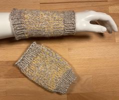 Pulswärmer 👐 - beige / gelb - handgestrickt - NEU