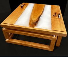 Couchtisch aus Eschenholz und Epoxidharz weiss neuwertig