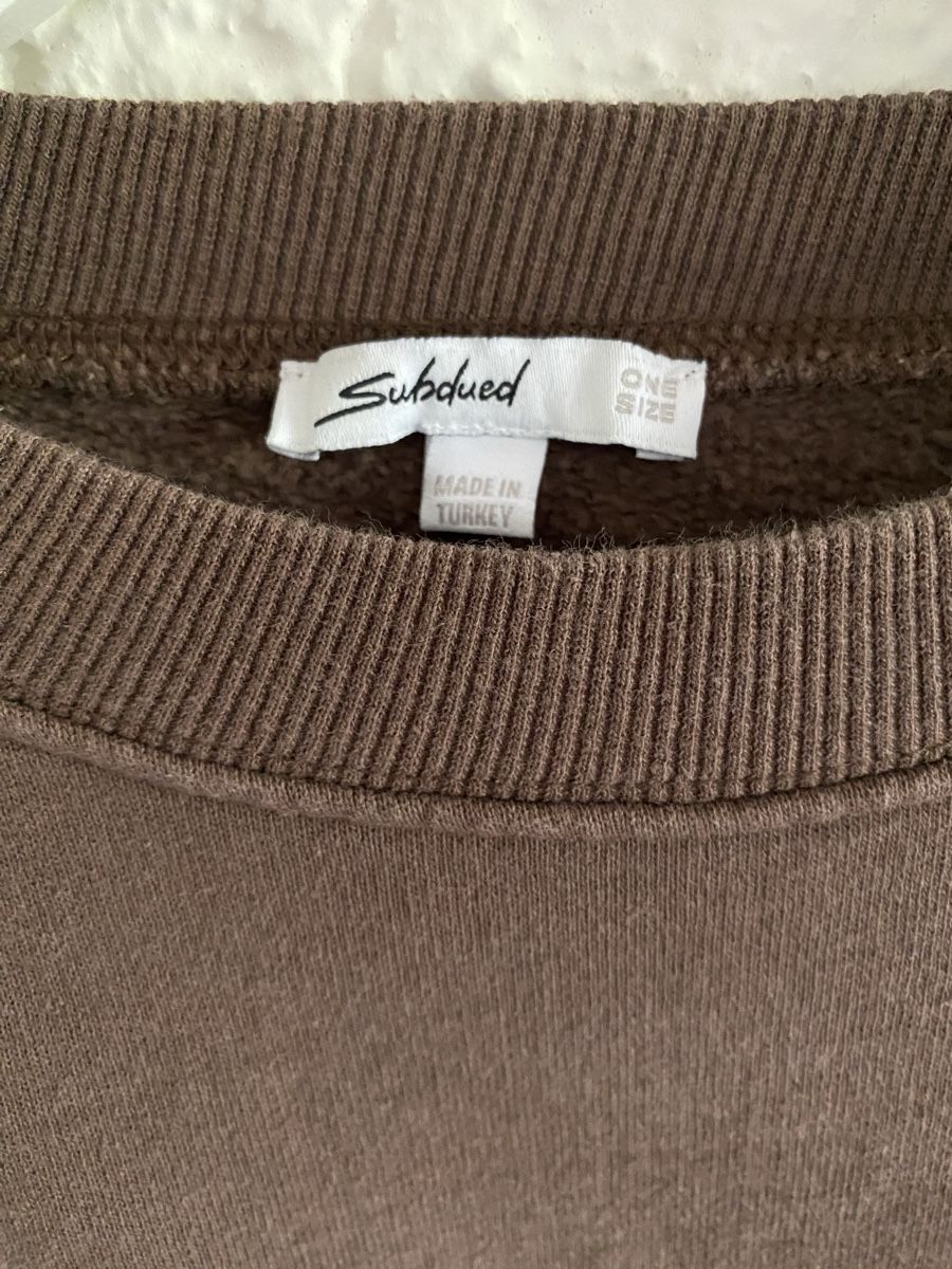 Pullover & Sweatshirts: „Subdued“ Pullover, One size – Gebraucht aus Neftenbach von ElenaLo 1