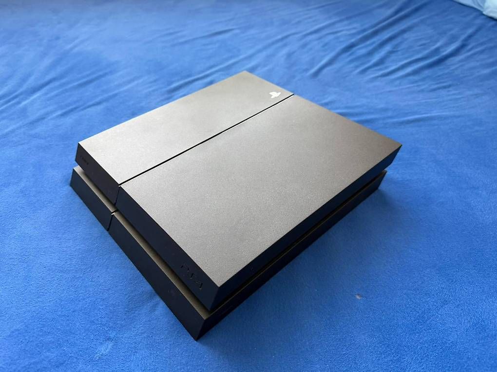 Console: Play Station 4 mit Samsung Bildschirm – Usato da Altdorf UR venduto da Berti92 1