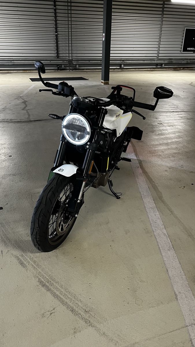 Husqvarna Strada: Husqvarna Vitpilen 401 – Usato da Muttenz venduto da itsvivi 1