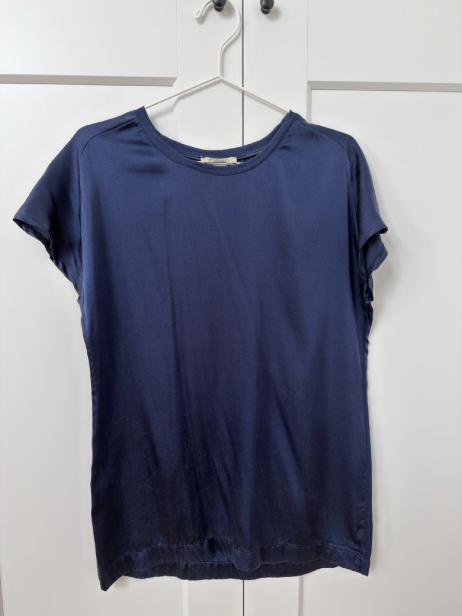 Pinko T-Shirts: Pinko Seiden Top, Gr. M, Dunkelblau – Gebraucht aus Birmensdorf ZH von tsp_fs5j