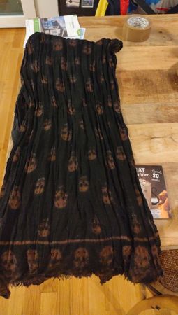 Écharpe noire style rock taille unique