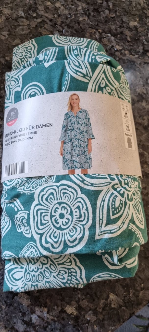Vestiti: Damen Boho Kleid mit Muster Grösse M Regular Fit neu – Nuovo (secondo la descrizione) da egliswil venduto da Maggy6