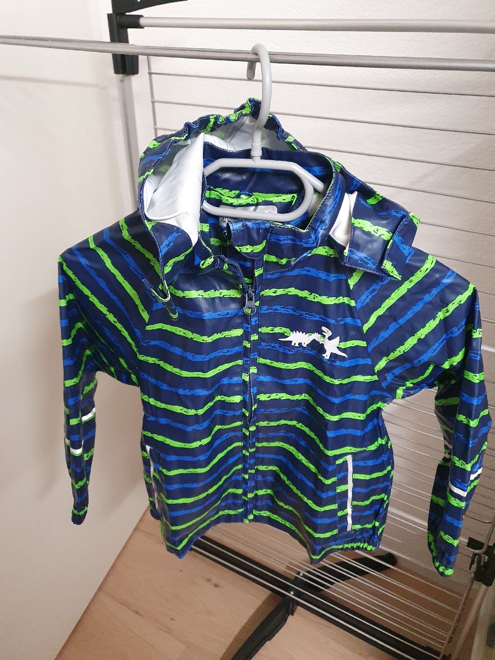 Jacken & Mäntel: Dino Regenjacke Gr 110 – Gebraucht aus Niederönz von STI88 1