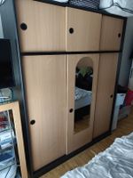 Kleiderschrank mit Spiegel
