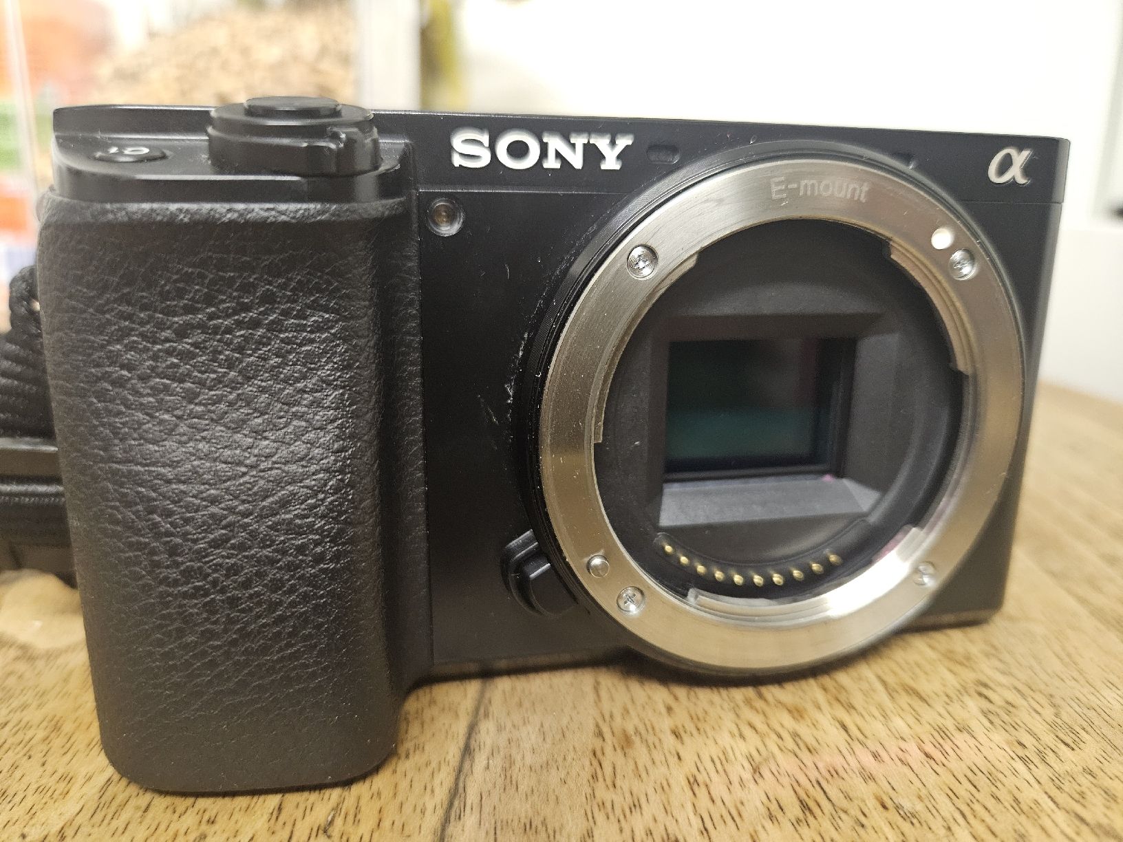 Sony Fotocamera: Sony a6100 Body mit 2 Akkus und Ladegerät – Usato da Schaffhausen venduto da gaze15 2