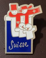 R451 - Pin's Famille Bonhomme de neige Suisse