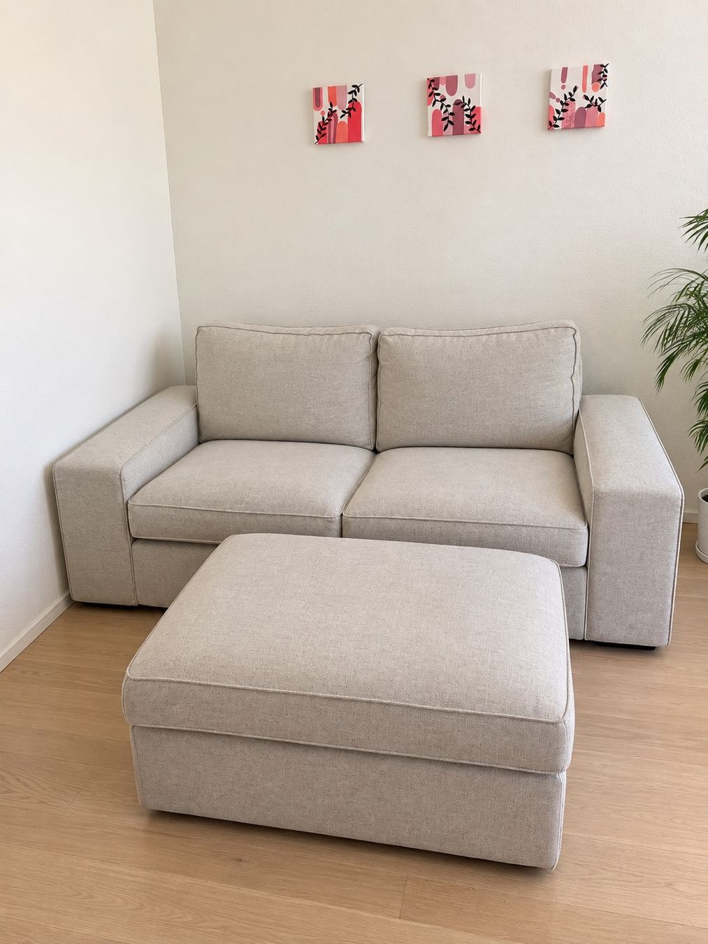 Ikea Divani: KIVIK 2er-Sofa / Gunnared beige mit Hocker – Usato da Zürich venduto da ami_6rws