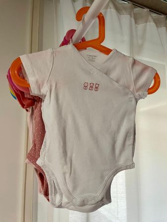 8 bodys kurzarm - Grösse 6 Monate (62-68cm)