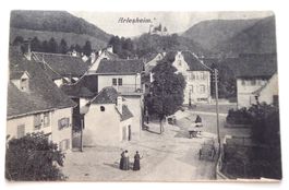 Arlesheim Hauptstrasse Richtung Dorfplatz: Damen mit der