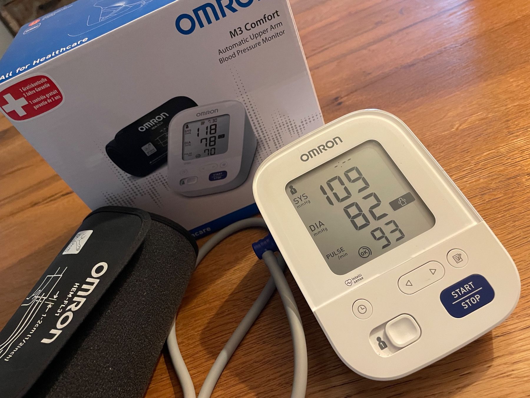 Omron Attrezzature mediche: Omron M3 Oberarm-Blutdruckmessgerät – Usato da Winterthur venduto da chelsea57 2