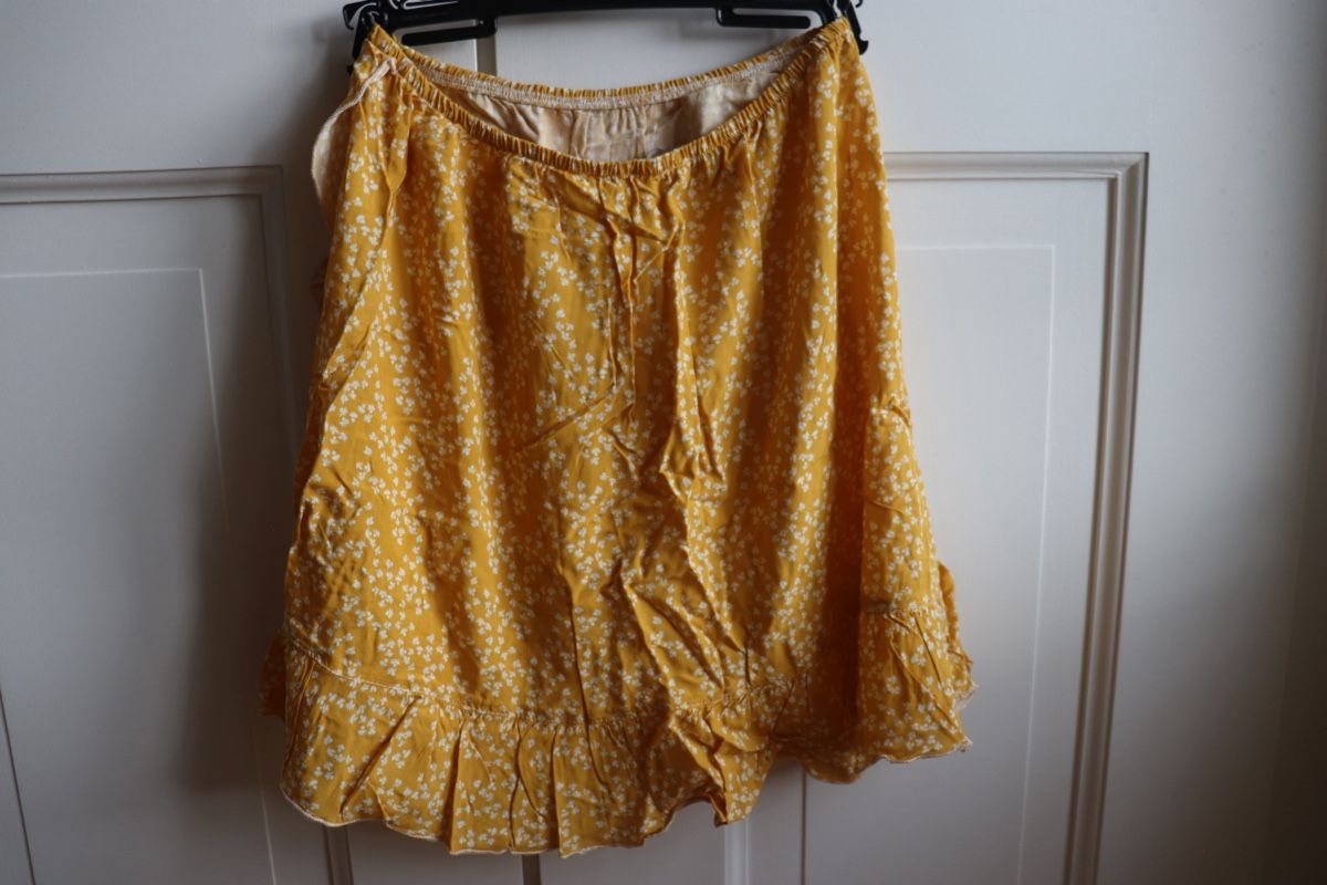 Brandy Melville Röcke: Jupe jaune à fleurs Brandy Melville – Gebraucht aus Mathod von Alice977 5