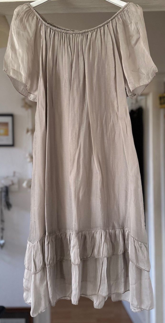 Robes: ROBE AVEC SOIE!! M – Neuf avec emballage d'origine à Locarno par NicoNion
