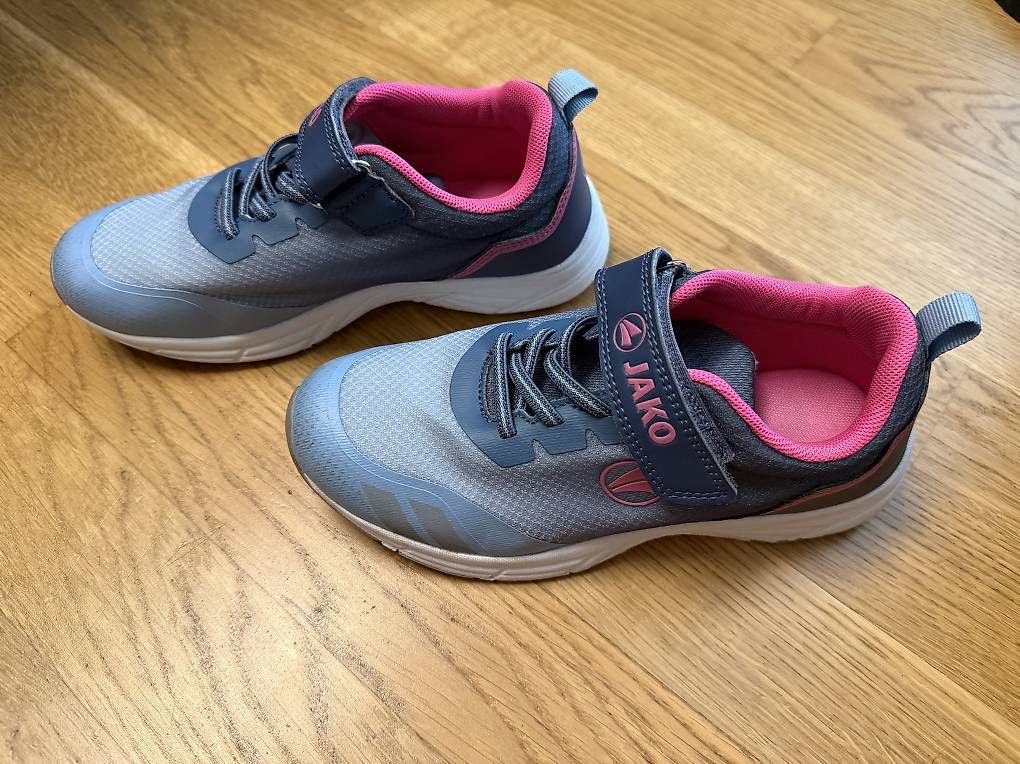 Chaussures garçon: Jacko Hallenschuhe, Gr. 35 – D'occasion à Pfungen par Mafo88 1