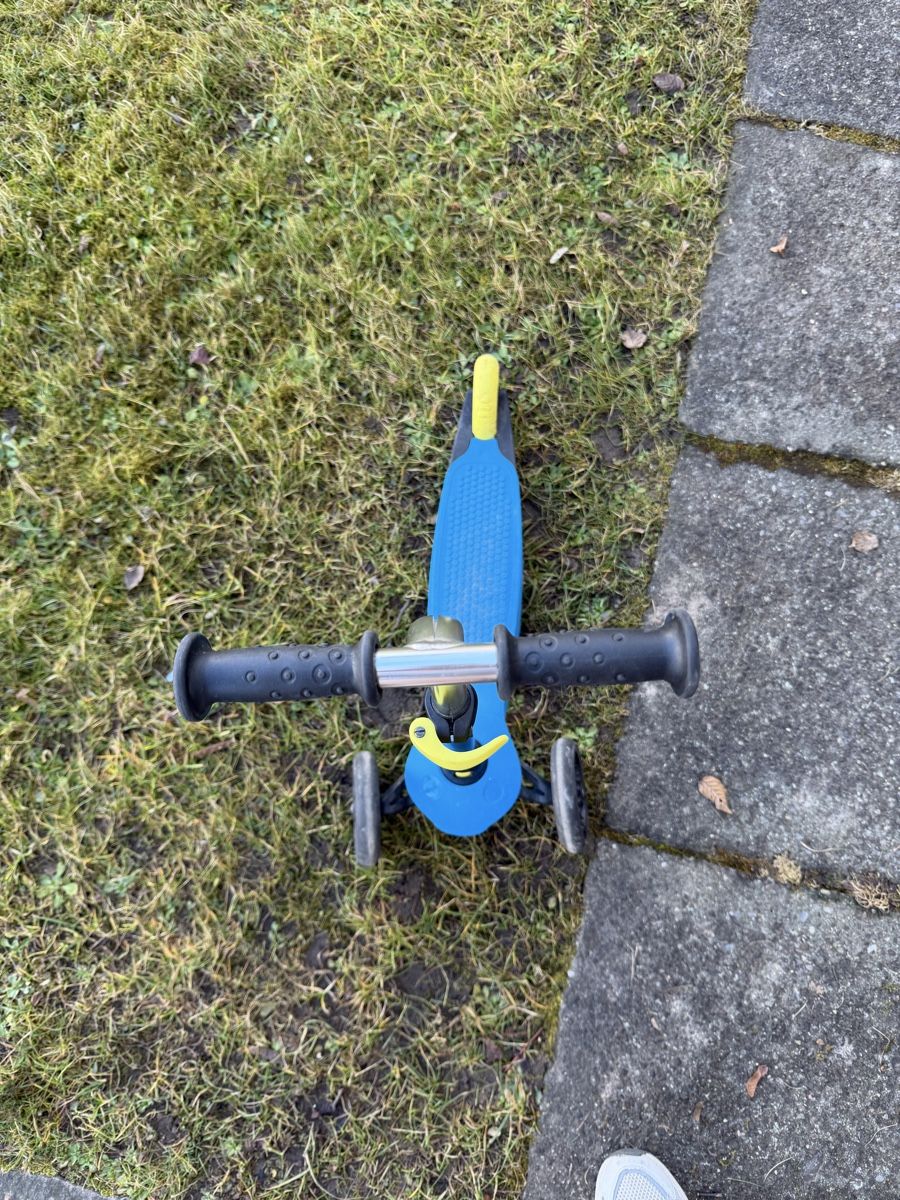 Decathlon Veicoli per bambini: Blauer Kinder-Tretroller 3 Räder von Decathlon – Usato da Oberwangen b. Bern venduto da Ssimon2 1