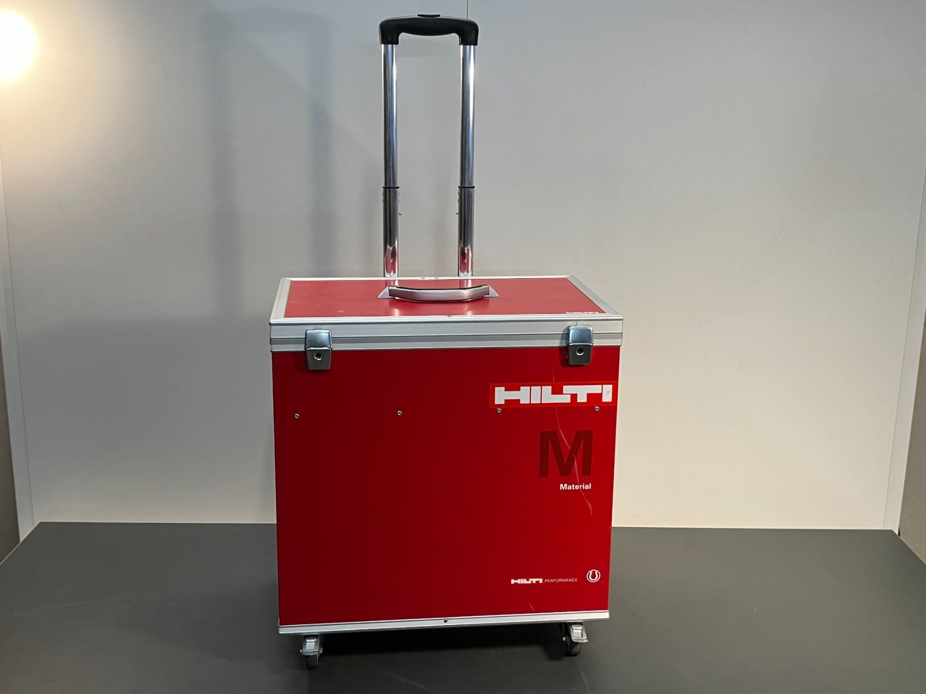 Tutti gli attrezzi: gebr. Material Trolley mit HILTI Aufklebern ab 1.- – Usato da Lichtensteig venduto da Buy24International