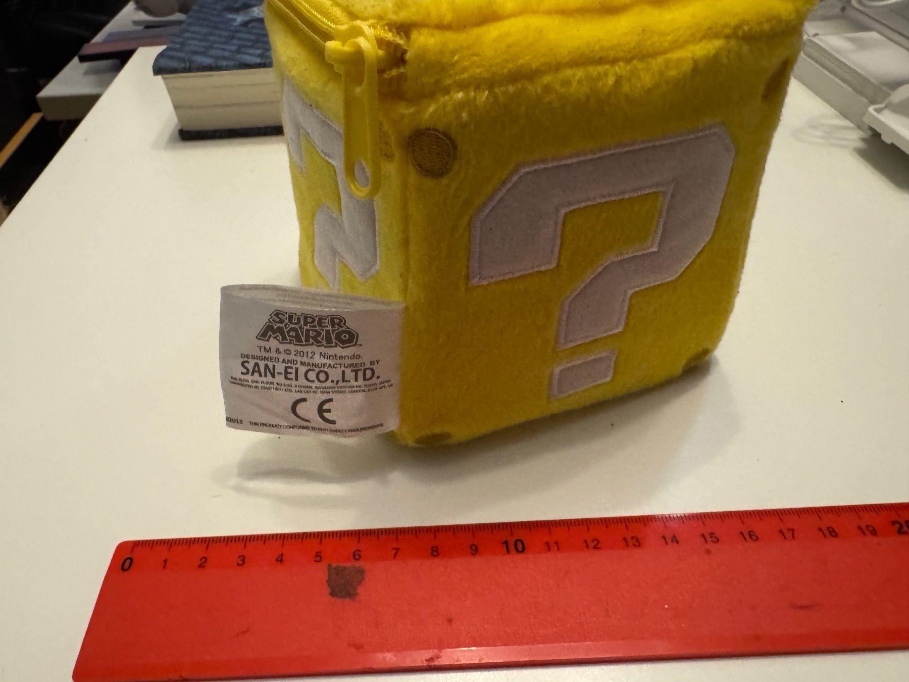 Nintendo Giocattoli: Super Mario Fragezeichen Box Plüsch – Usato da Burgdorf venduto da Caradhras