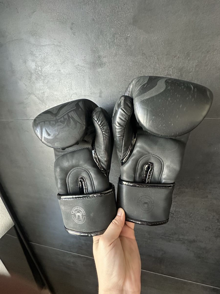 Venum Guanti & manicotti: Venum Devil Boxing Handschuhe – Nuovo (secondo la descrizione) da Bremgarten AG venduto da Onixplace 1