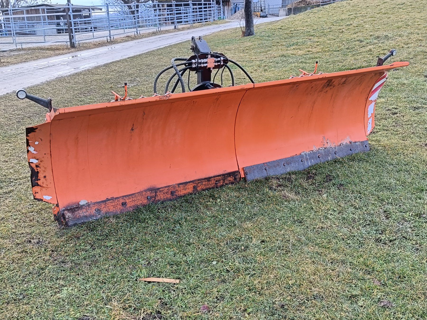 Sgombero neve: Schneepflug Pronar – Usato da Gähwil venduto da minipigfarmer