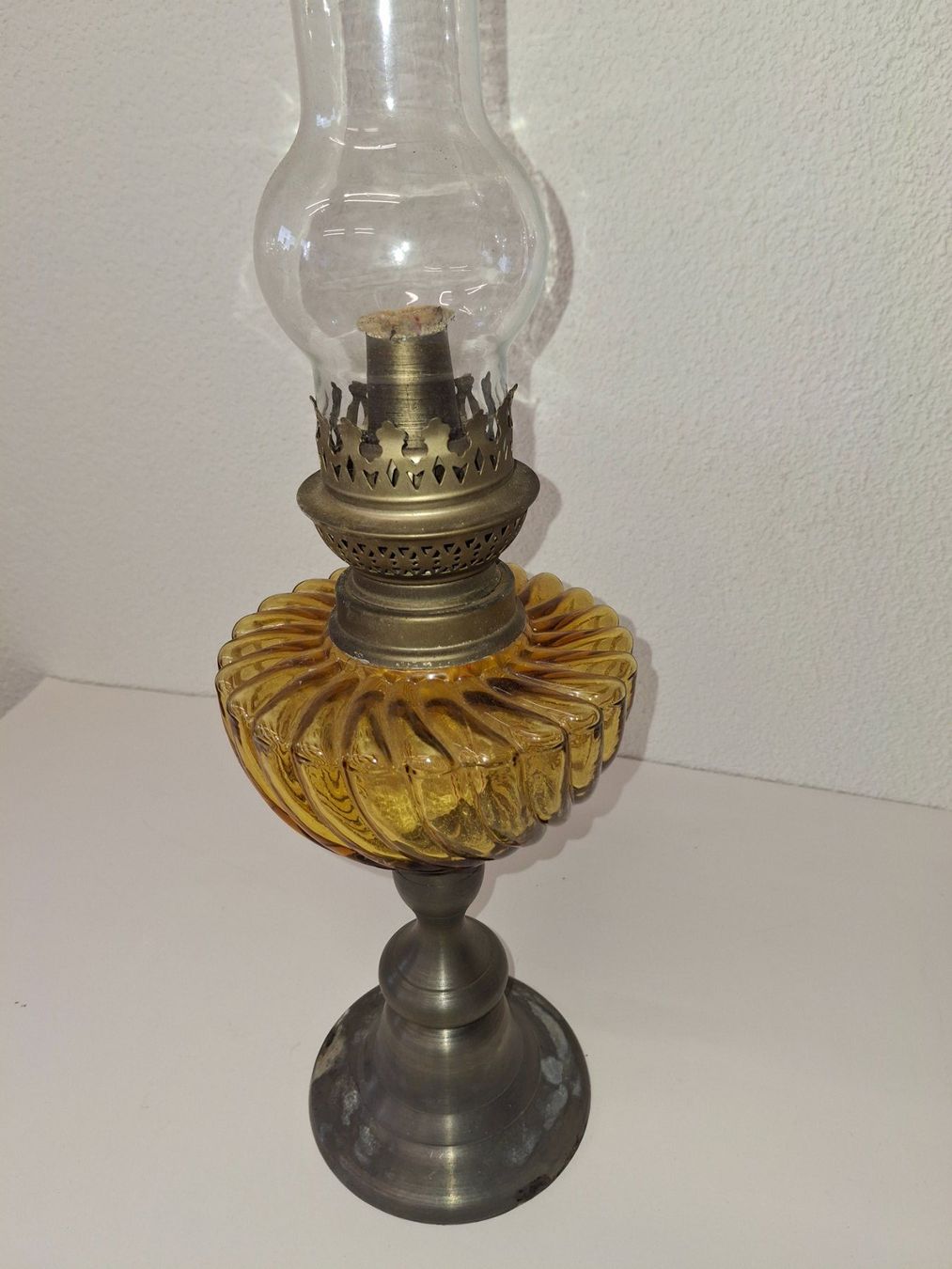 Lampade: Antike Petroleumlampe Dekoration – Usato da Reichenburg venduto da AK307 1