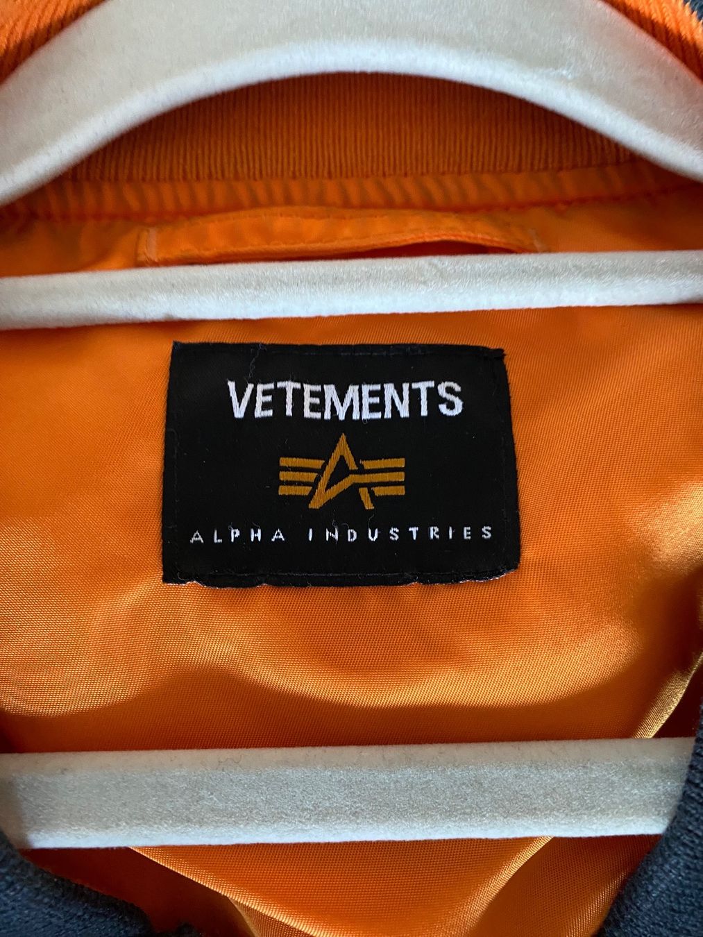 Giacche: Vetements x Alpha Industries Bomberjacke – Usato da Dielsdorf venduto da Anthony111 4