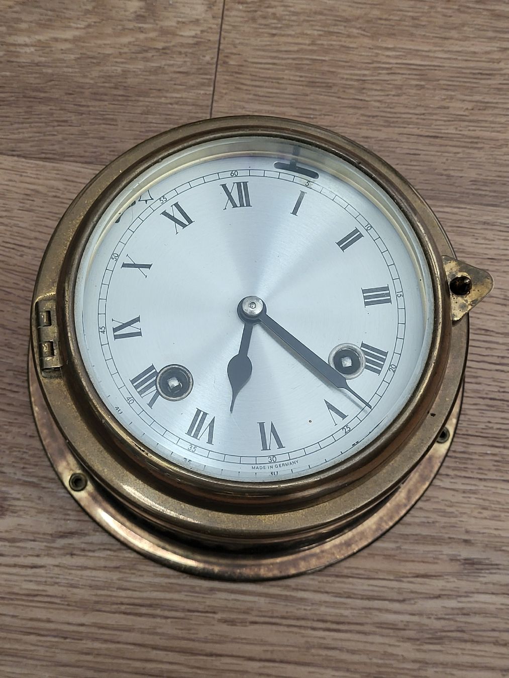 Orologi da terra & Orologi da parete: Schiffs- / Marineuhr mit Alarm Messing Gehäuse  – Usato da Allschwil venduto da uhrenbinz