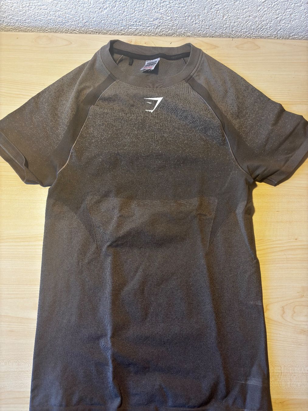 Gymshark T-shirt: Gymshark Shadow Seamless kompression T-shirt – Nuovo (secondo la descrizione) da Düdingen venduto da dandd