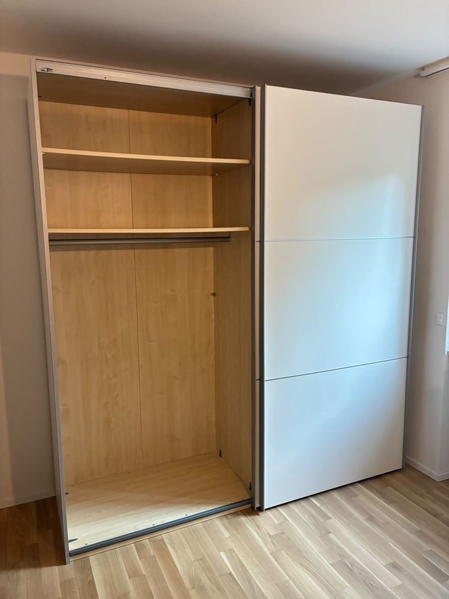 Armoires: Kleiderschrank – Neuf (Voir description) à Winterberg ZH par Flavio345 4