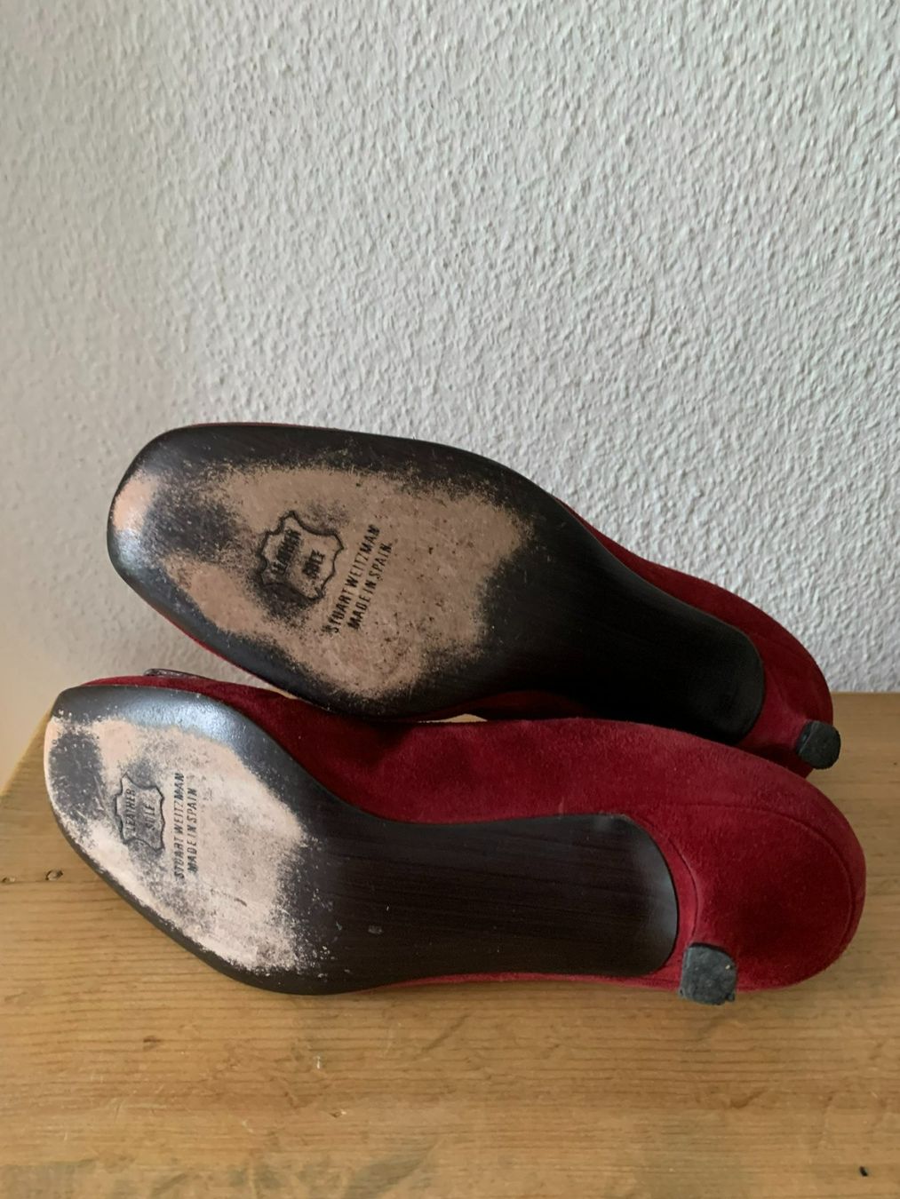 Stuart Weitzman Scarpe da donna: STUART WEITZMAN: Dunkelrote Wildleder-Pumps, 37,5 – Nuovo (secondo la descrizione) da Luzern venduto da paulablue 4