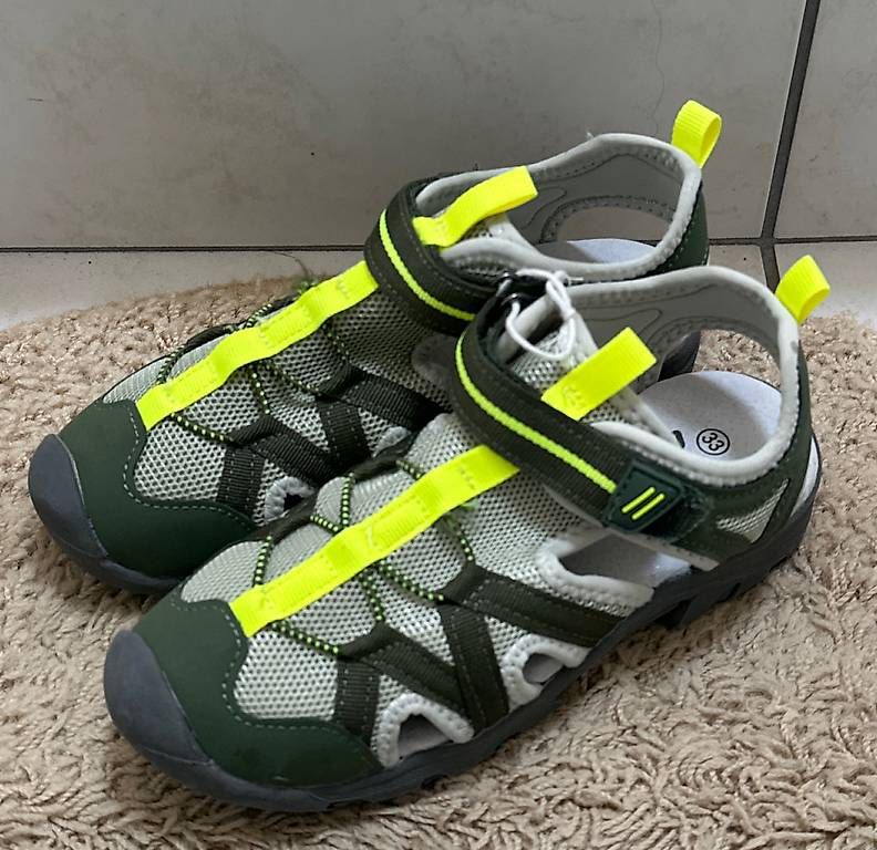 Scarpe per ragazzi: Sandalen 33 ungetragen  – Usato da Fehren venduto da Flugzeug1177 1