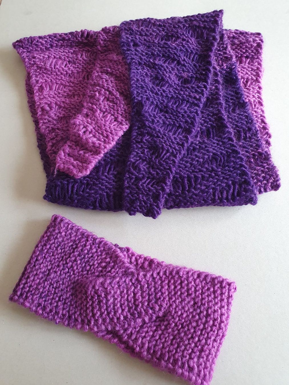 Foulard & Sciarpe: Schal und Stirnband als Set, gestrickt – Nuovo (secondo la descrizione) da Jonen venduto da h-blxgirl79