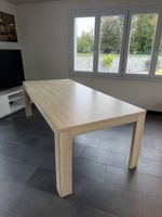 Grosser Esstisch aus hellem Holz – 220 × 100 cm