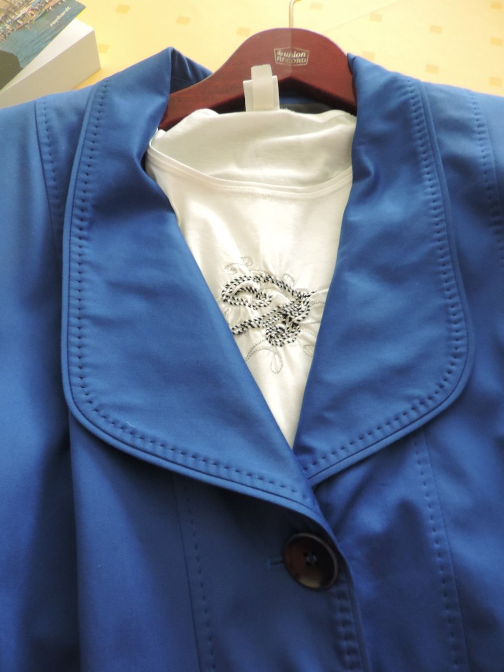 Jacken: Wunderbare, elegante Jacke in Königsblau – Neu (gemäss Beschreibung) aus Menziken von Feh 3