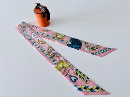 Superbe twilly HERMES-Paris "Les Secrets de Minos”, 100%soie