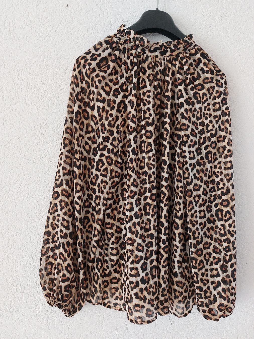 H&M Blusen: Leichte Bluse mit Leopardenmuster, Grösse M. – Gebraucht aus Thun von Alexanna 1