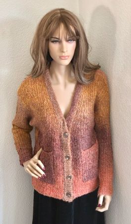 Strickjacke in orange, braun, lila und ocker Farbtönen
