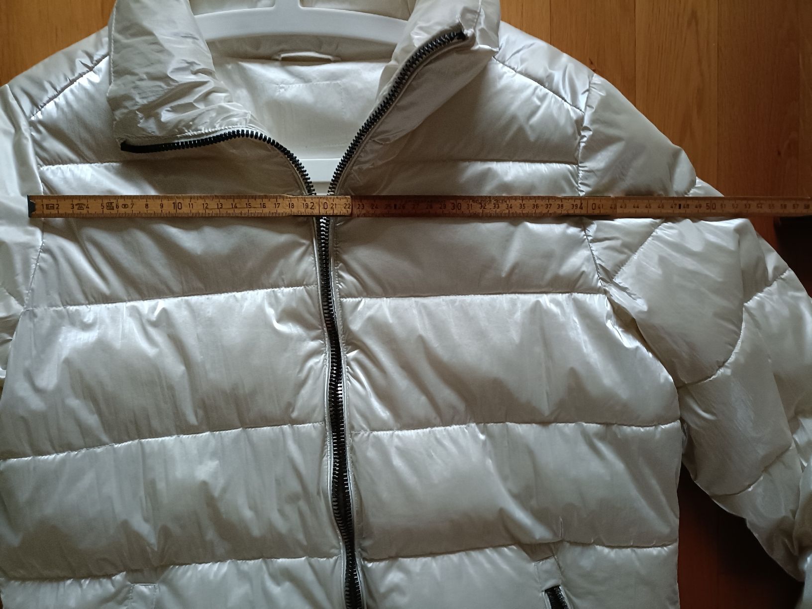 Giacche: Winterjacke, perlmut -glänzend, Neuwertig! – Nuovo (secondo la descrizione) da Wettingen venduto da VO40 3