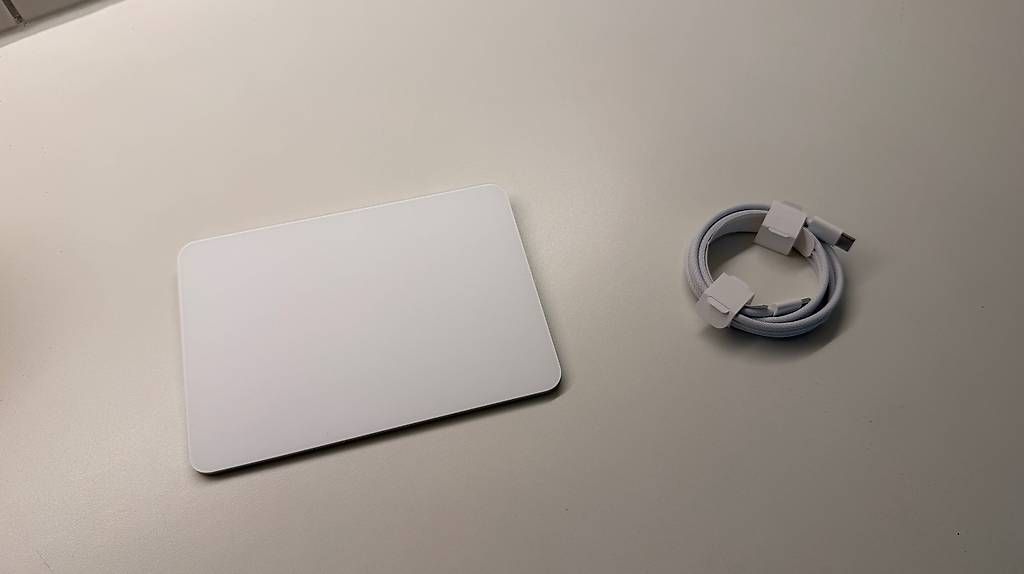 Souris: Apple Magic Trackpad (USB-C) - White Multi-Touch Surface – Neuf avec emballage d'origine à Zug par tho_b78v