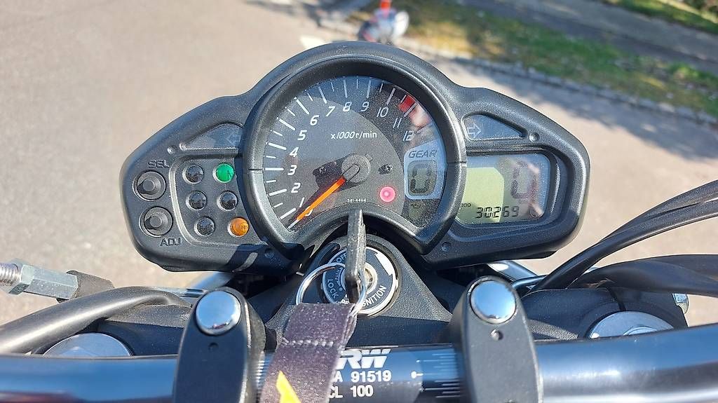 Suzuki Strada: Suzuki SFV 650 – Usato da Flaach venduto da Bubble4 3